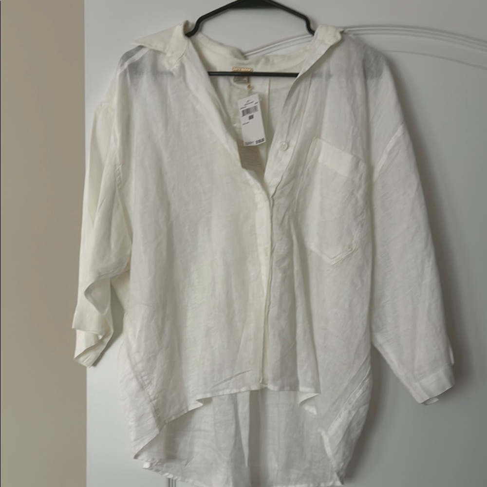 NWT 100 percent linen top 
Size medium